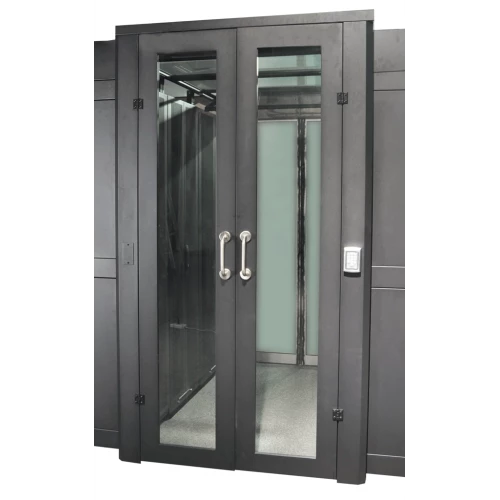 Распашные двери коридора 1200 мм для шкафов LANMASTER DCS 42U, стекло, без замка