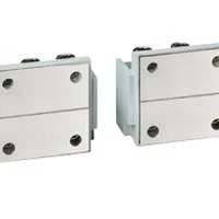 Полюсный расширитель для плоского подключения шин 4Р для DMX³ 1600 и 2500, 106