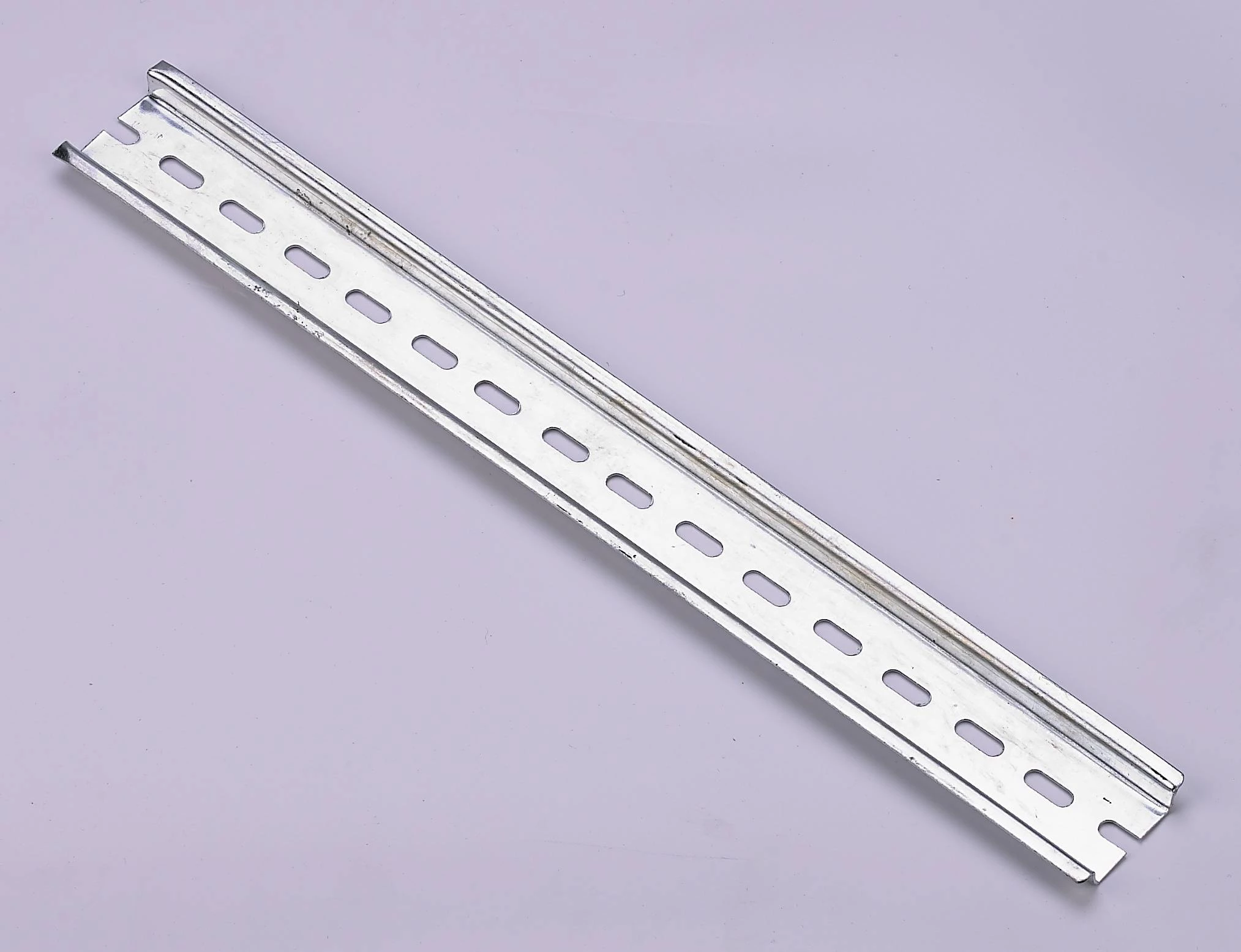 DIN-рейка оцинкованная сталь 30 см ДН-101 DEKraft